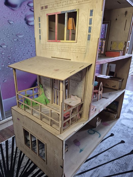 Кукольный домик.Трех этажный