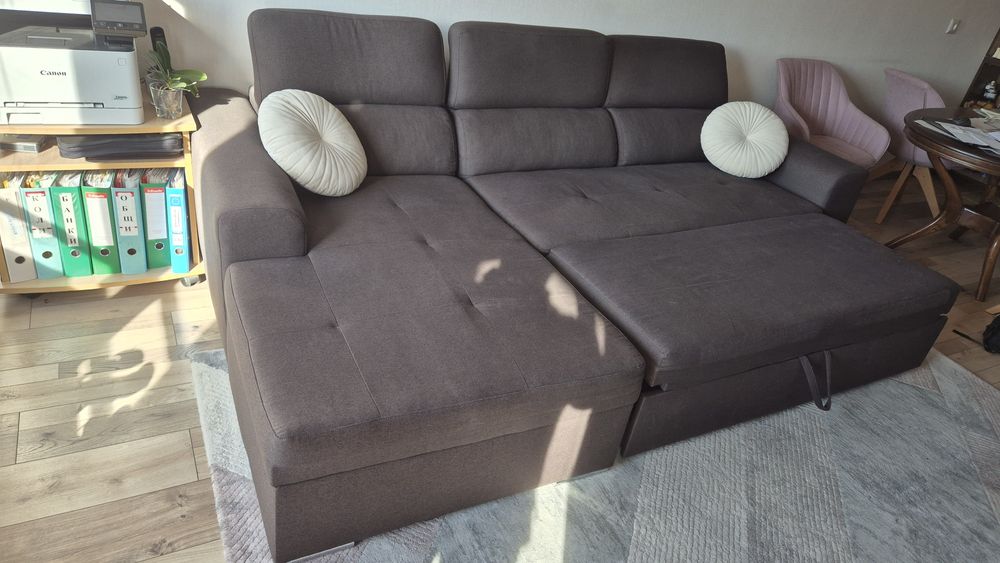 Запазен разтегателен диван