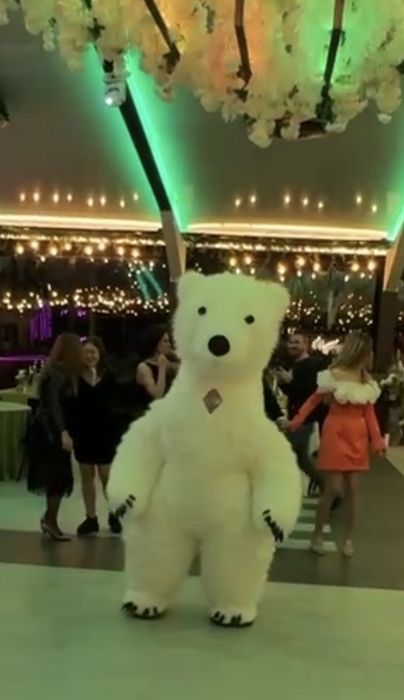Urs gigant pentru petreceri