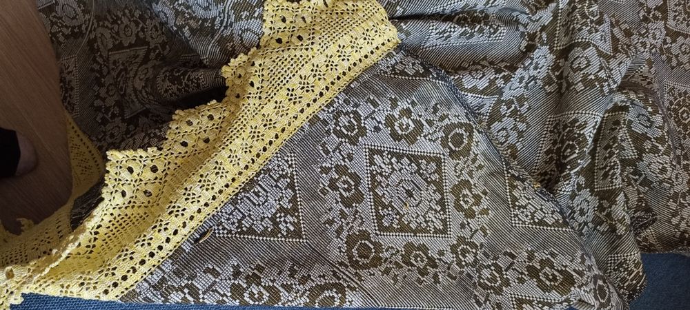 Китеници, шалте и пухена завивка