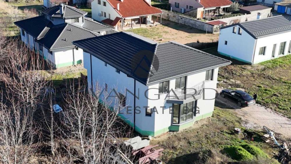 Продава се Къща в с. Златитрап, Област Пловдив - 263 кв.м за 703 €/кв.м - Снимка #22