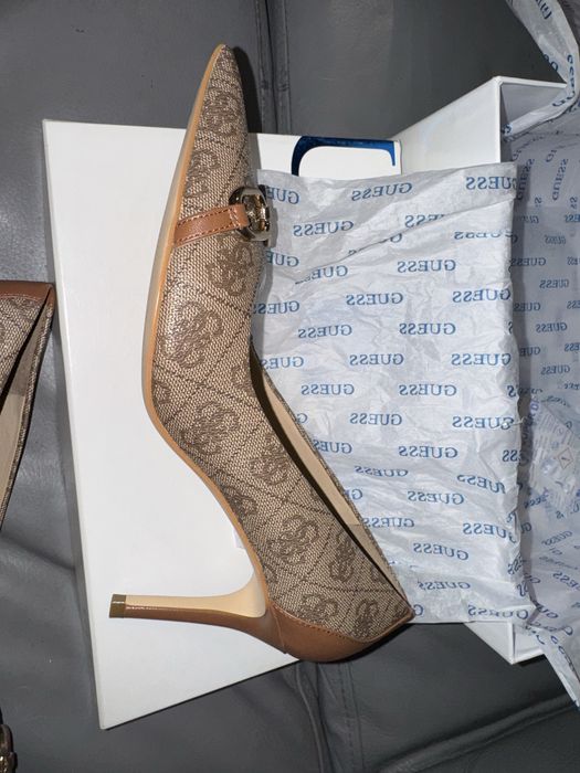 Високи токчета Guess