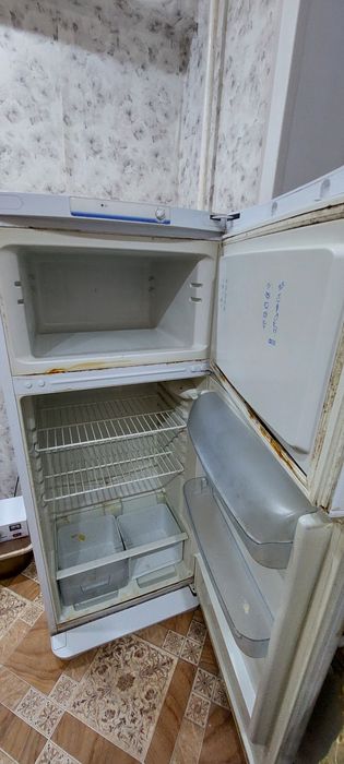 Продам холодильник Indesit. За 50000.