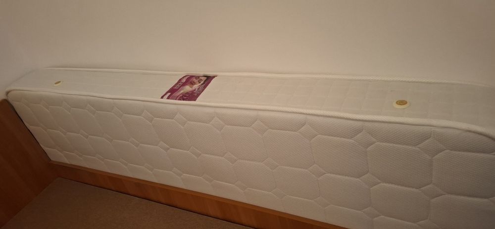 Saltea de o persoană - stare impecabilă 80x200