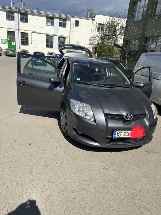 Toyota Auris Gri