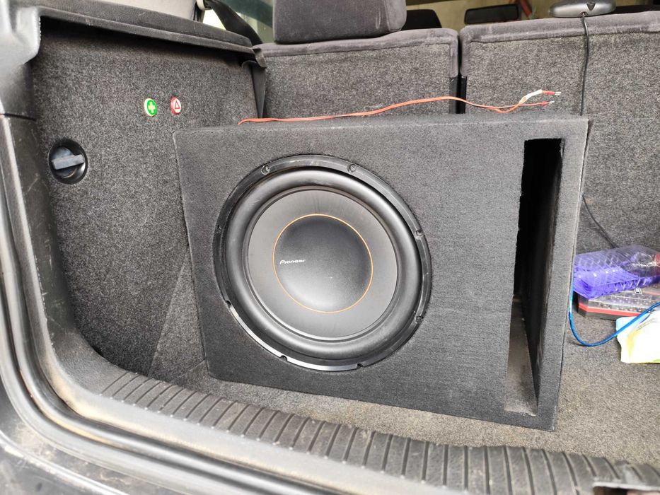 Комплект бас каса Pioneer D12d2 и моноблок Lanzar vibe 1000.1D