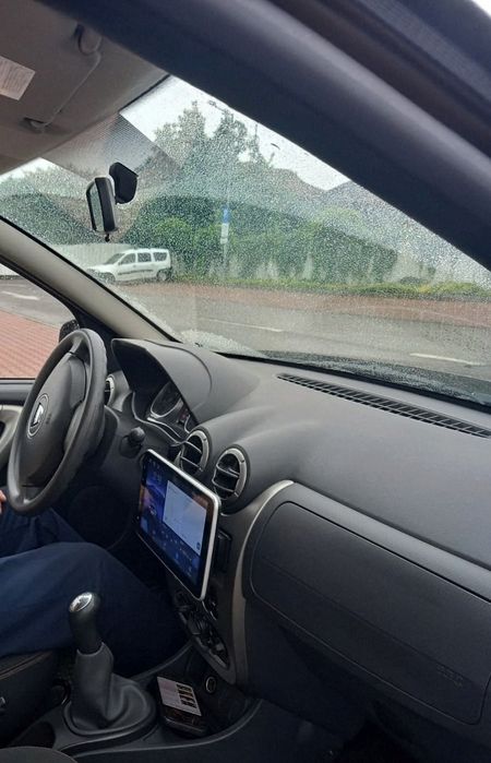 Vând Dacia duster