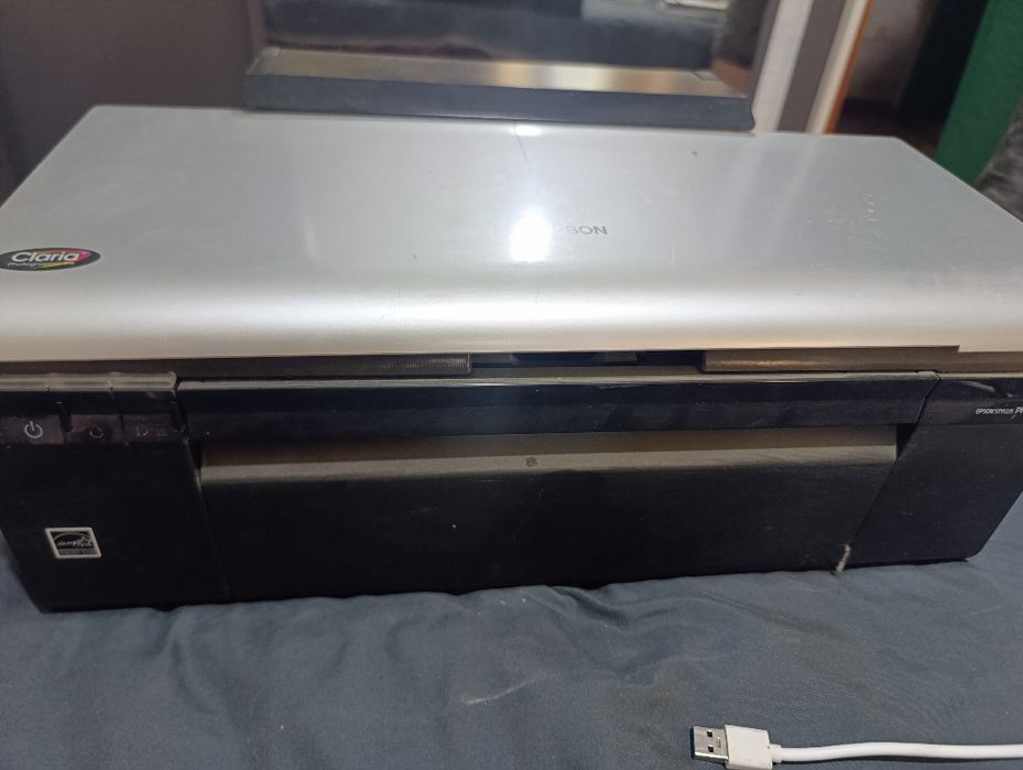 Продаю цветной принтер epson