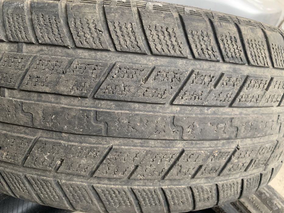 Продам резину 215 55 r17