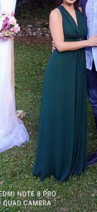Дълга зелена рокля с ефектен гръб и деколте