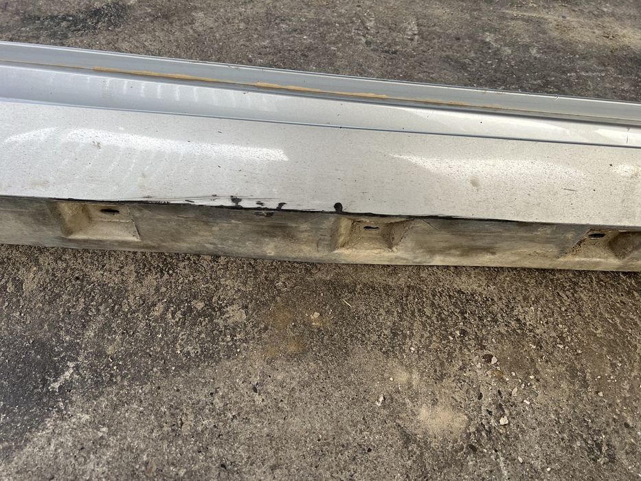 Prag praguri ornament prag vw passat b8 cod culoare LB7W