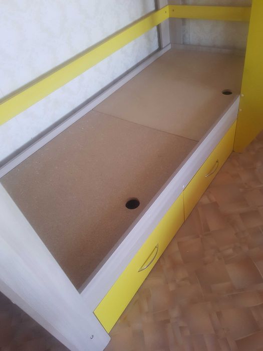 Продам кровать двухъярусную