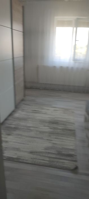 De închiriat apartament 3 camere