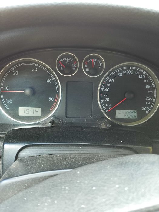 Автомобил Пасат б5