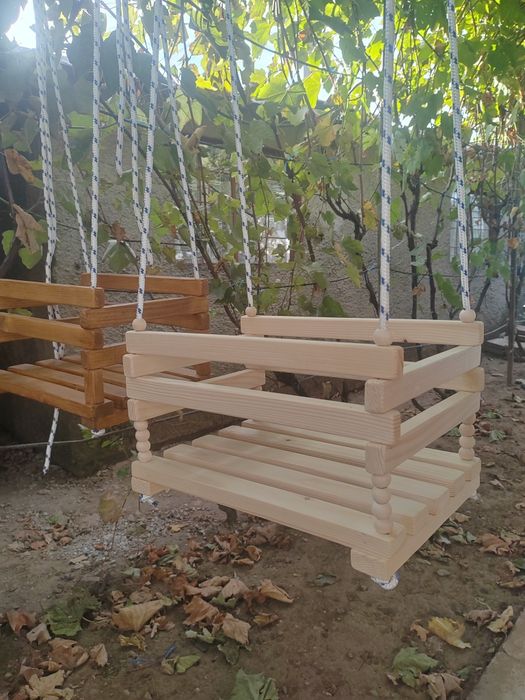 Leagăne din lemn pentru copii