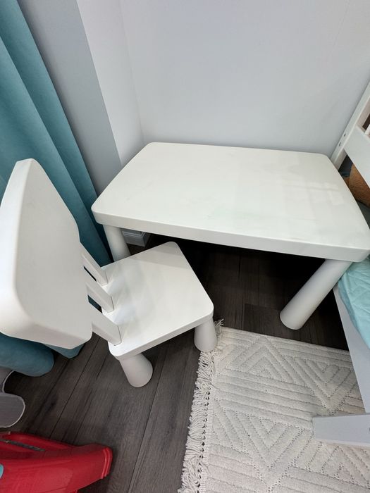 Детский стол и стул IKEA (икеа).
