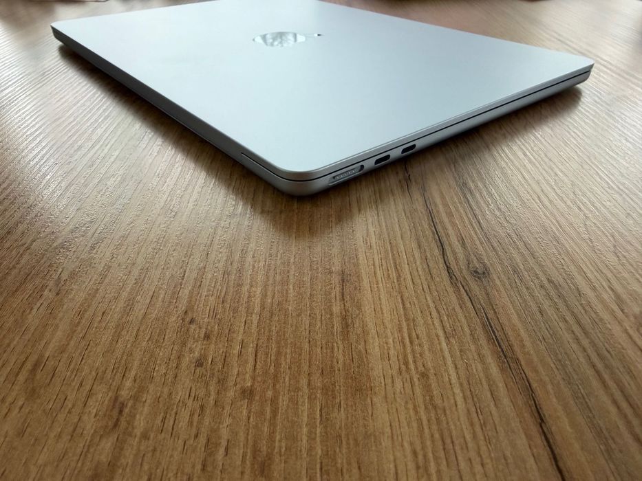 MacBook Air 13" M4 Chip 10-CPU, 10-GPU, 24GB RAM, 512GB SSD В ГАРАНЦИЯ ДО 4.12.2026г
