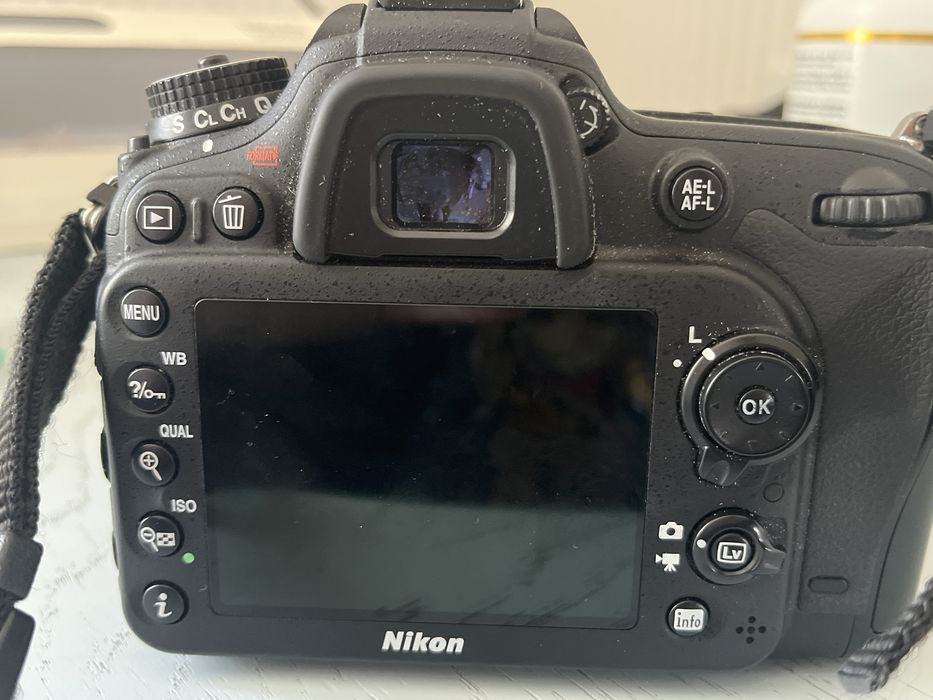 СРОЧНО ПРОДАМ фотоаппарат nikon D7100