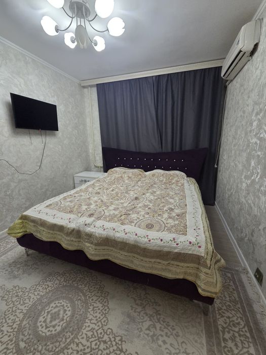 Продаю кровать вместе с комодом и тумбой