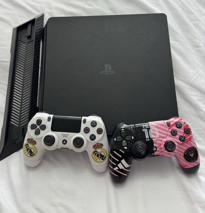 Продаю Sony PlayStation 4