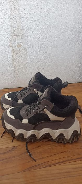 Продается женская обувь