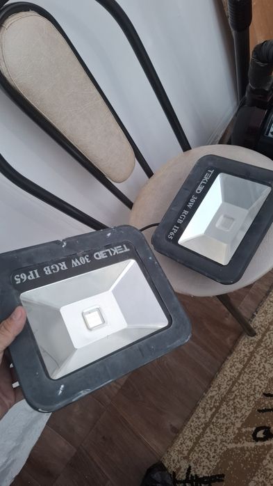 TEKLED 30W RGB IP65 горит разноцветный цветах есть 2 штука