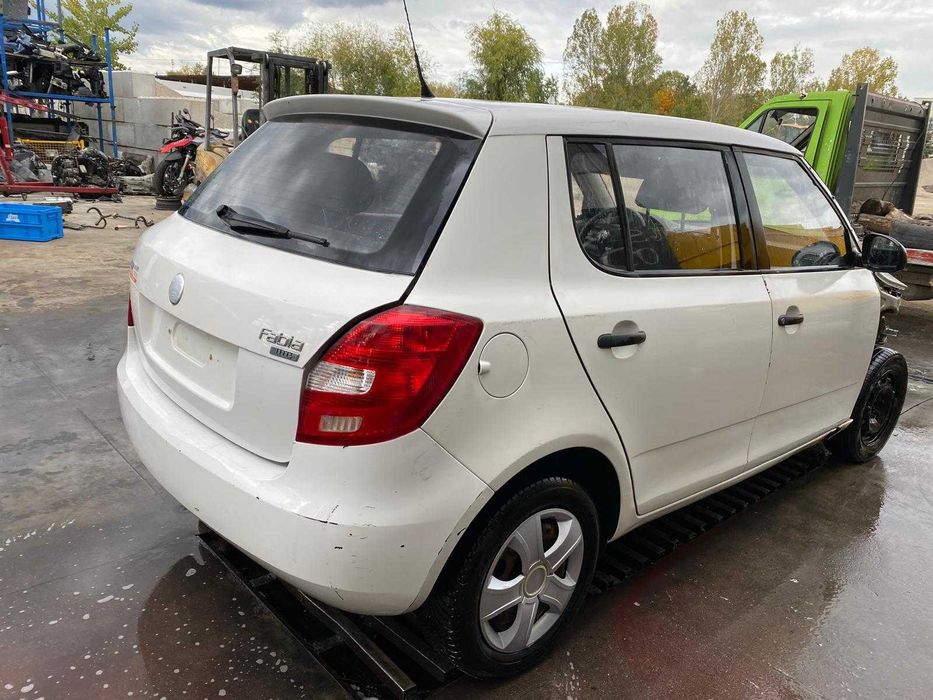 dezmembrez skoda fabia 1.2 cod motor CHFA/far fabia 2/capota fabia 2