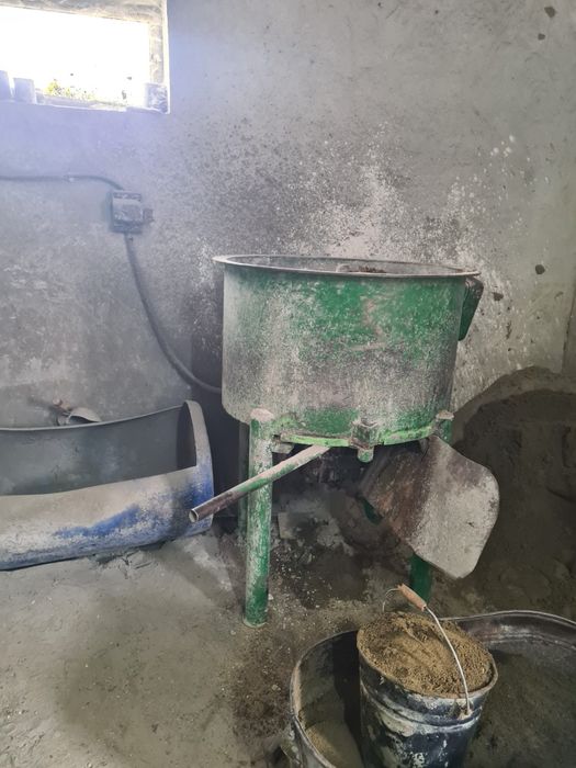 Se vinde echipament pentru producerea placilor de pavaj