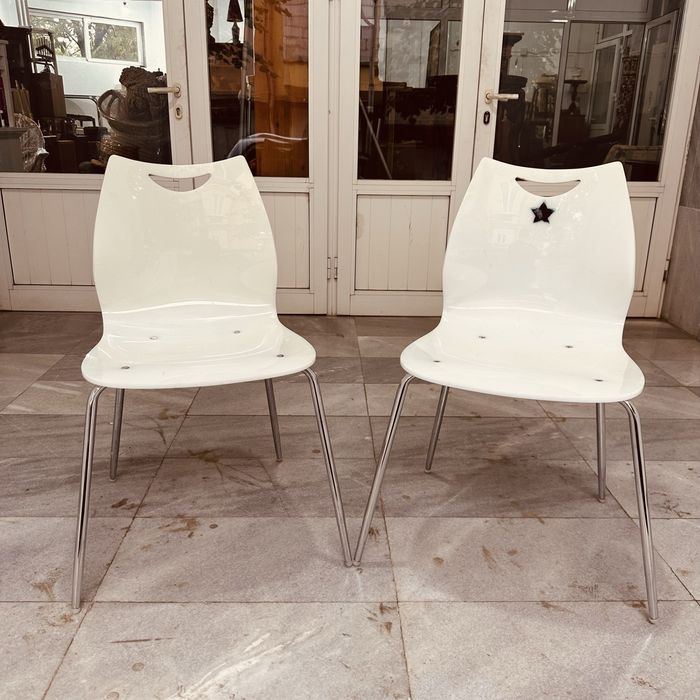 2 модерни ретро кухненски/трапезни стола – бели с метални крака
