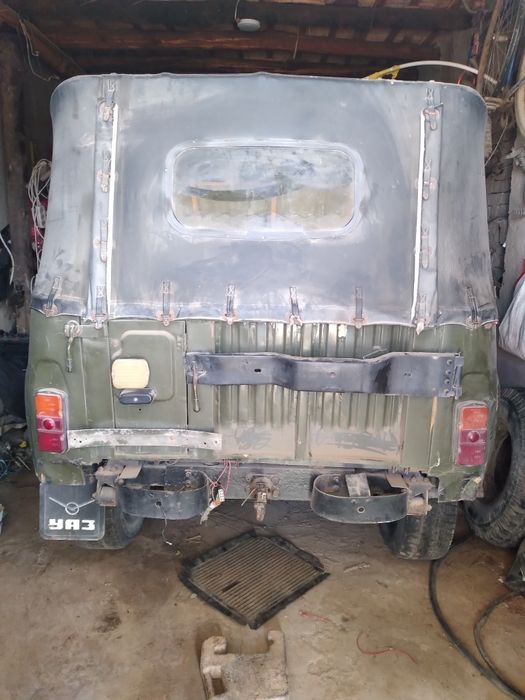 UAZ sotiladi bahosi 15 mln