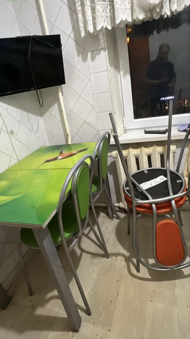 Кухонный стол и стулья