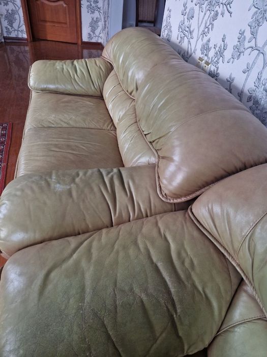 Продам Кожаный диван и кресло