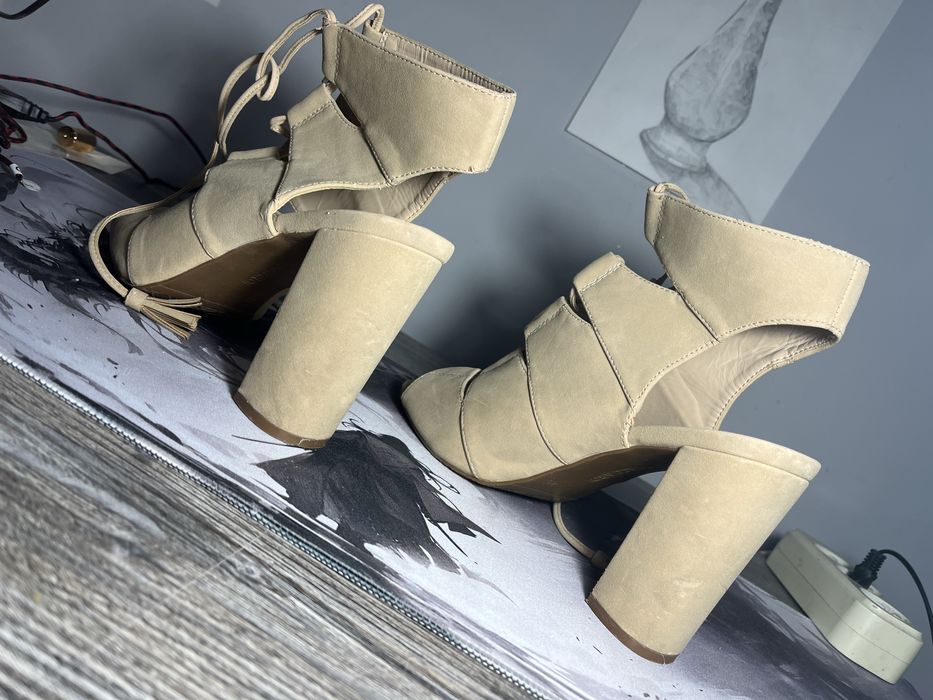 Босоножки женские