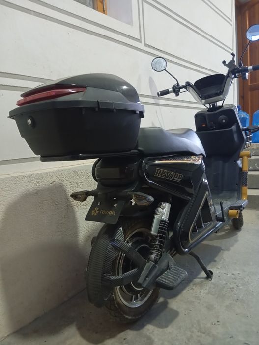 Skuter srochna sotiladi