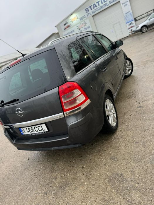 Vând Opel zafira anu 2012