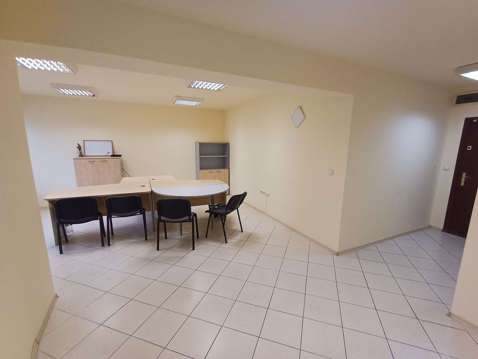 Дава се под наем Офис в Шумен, Център - 45 кв.м за 298.86 € - Снимка #3