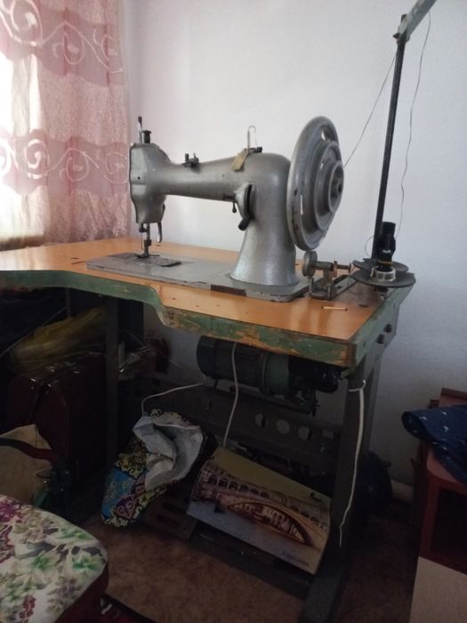 Продам швейную машину по коже
