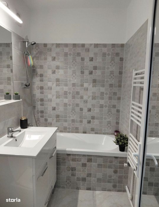 Apartament cu 3 camere de vânzare în zona Micro 16