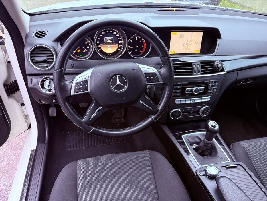 Mercedes C-Class W204 // Facelift // 2012 // Full LED // Navi mare //