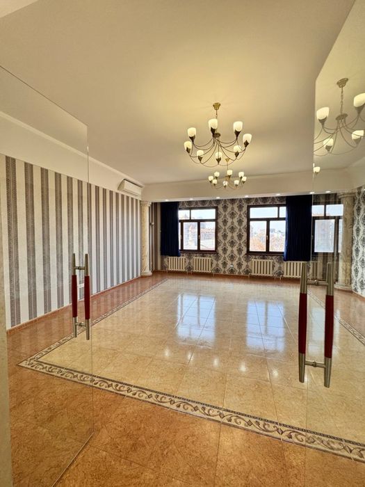 Продается на ул ЧЕХОВА БОН 189м2