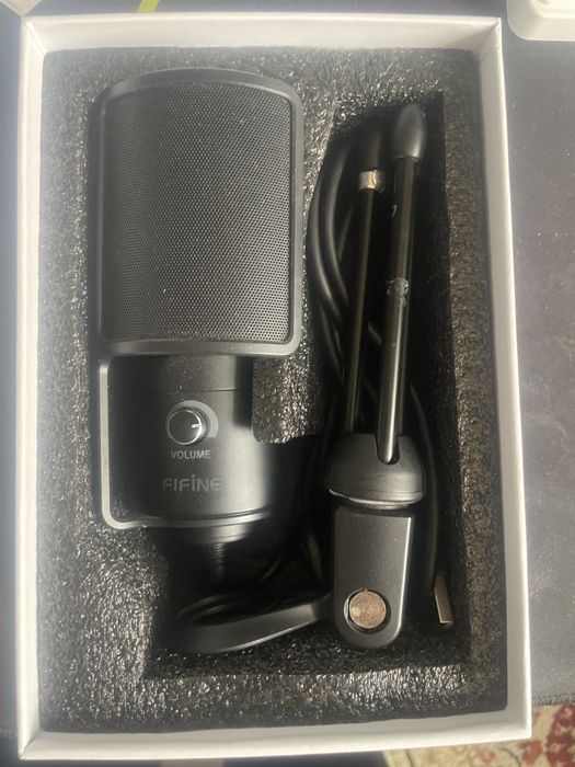 Стол компьютерный 130см на 75см