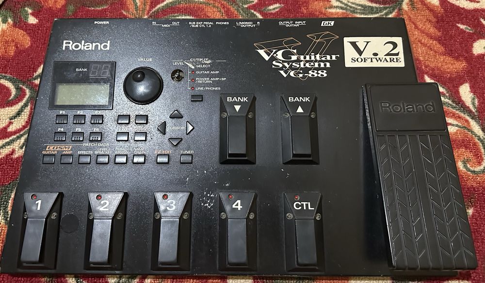 Gitara va protsessor sotiladi