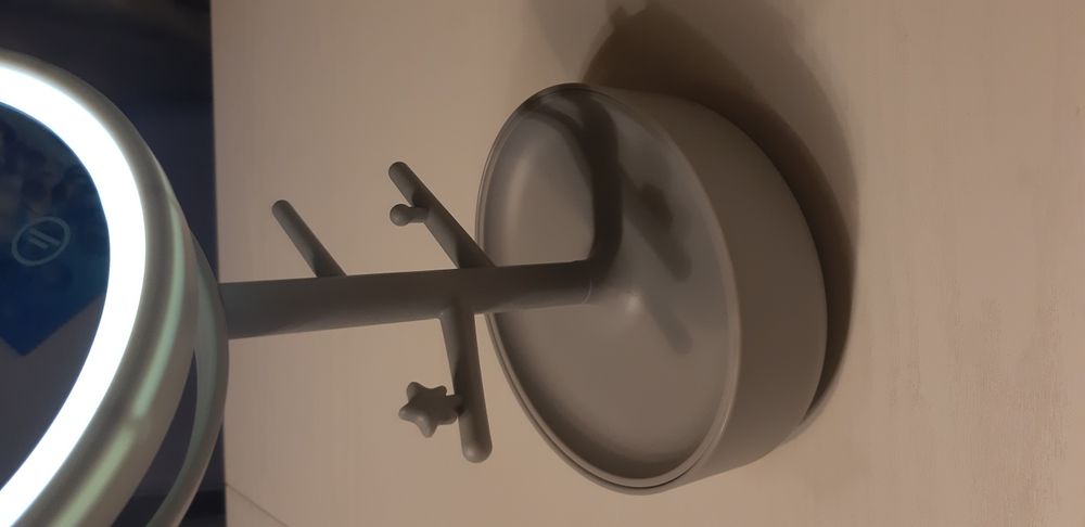 Огледало с LED осветление и поставка за бижута ДВА ЦВЯТА