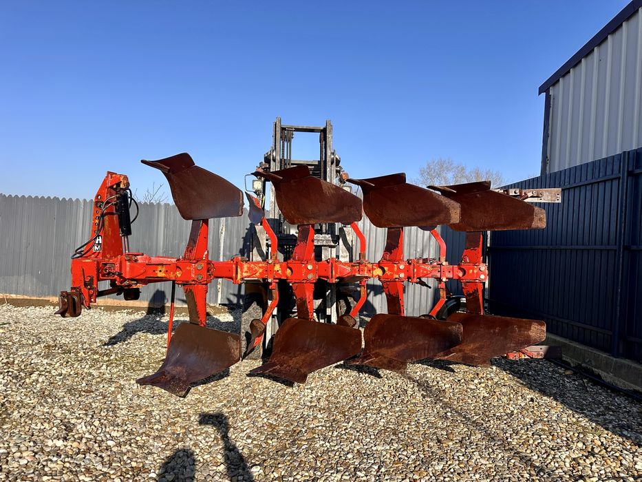 plug cu 4 brazde arat utilaje Huard Kuhn Naud