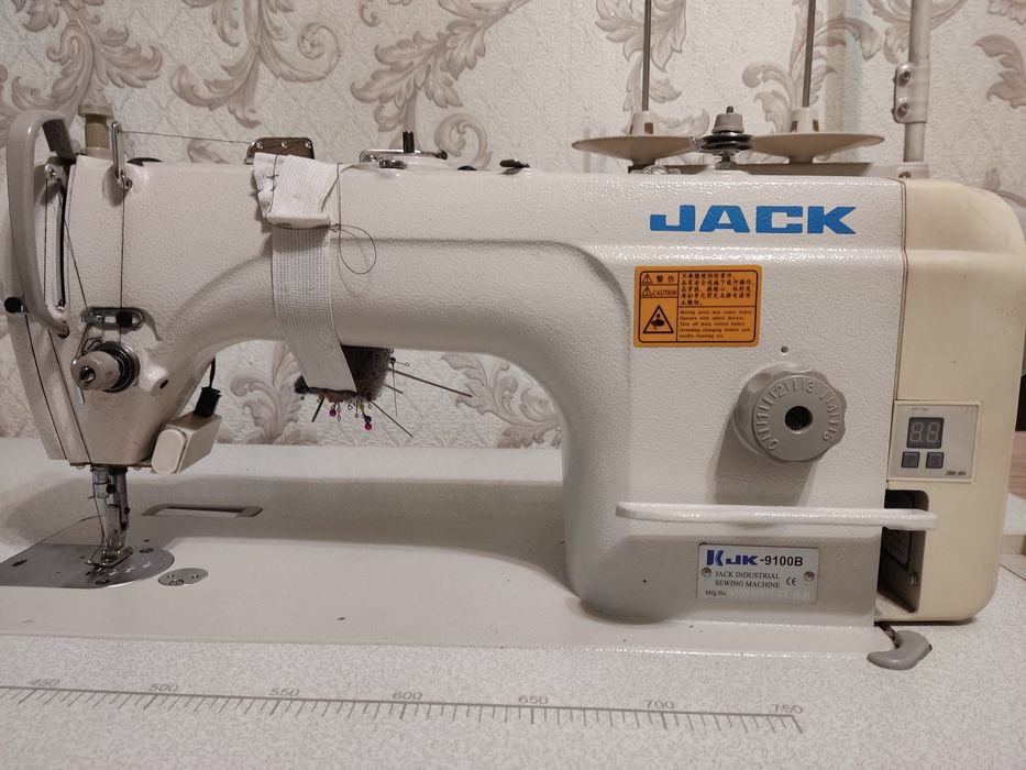 Продам швейную машинку Jack
