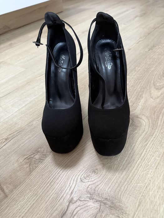 Обувки на висок ток