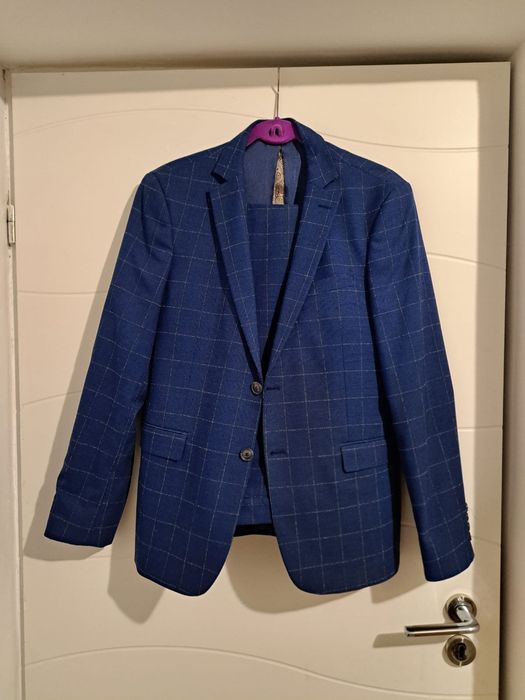 Costume de ocazie în stare excelentă mărimea 48-50