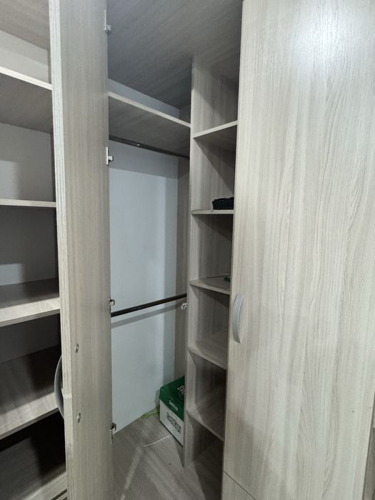 Продам шкаф вместе с полкой для книг