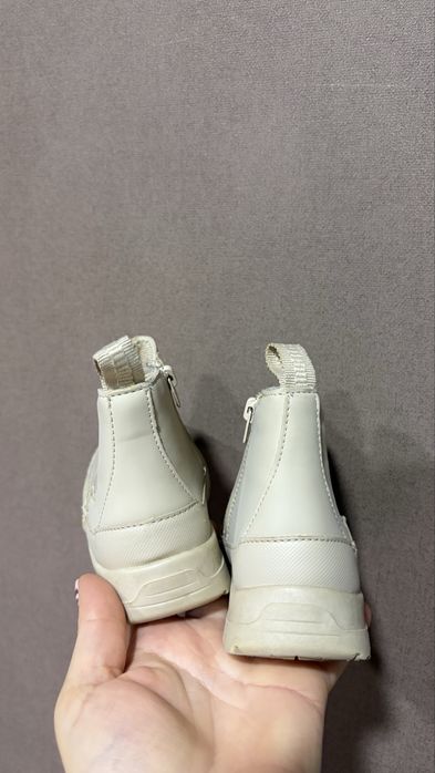 Zara боти в бежов цвят за момиче 22 номер