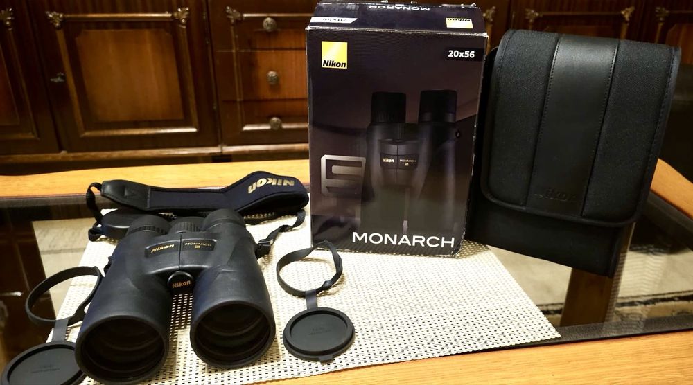 Binoclu Nikon Monarch 5 20x56